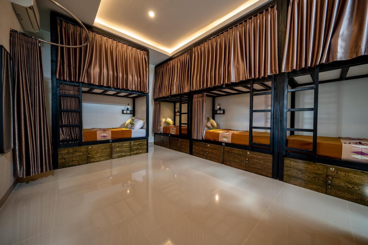 The Moon Hostel Batununggul Dış mekan fotoğraf