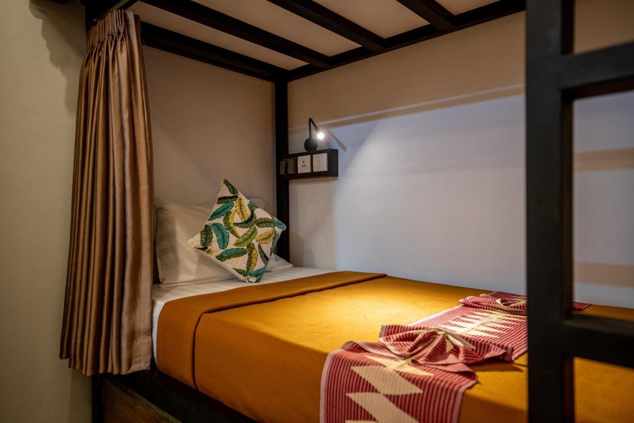 The Moon Hostel Batununggul Dış mekan fotoğraf
